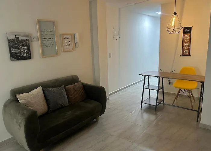 Medellin, Elegante Y Central Apartamento