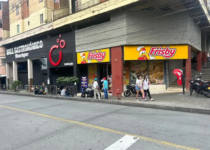 Medellin, Elegante Y Central Apartamento